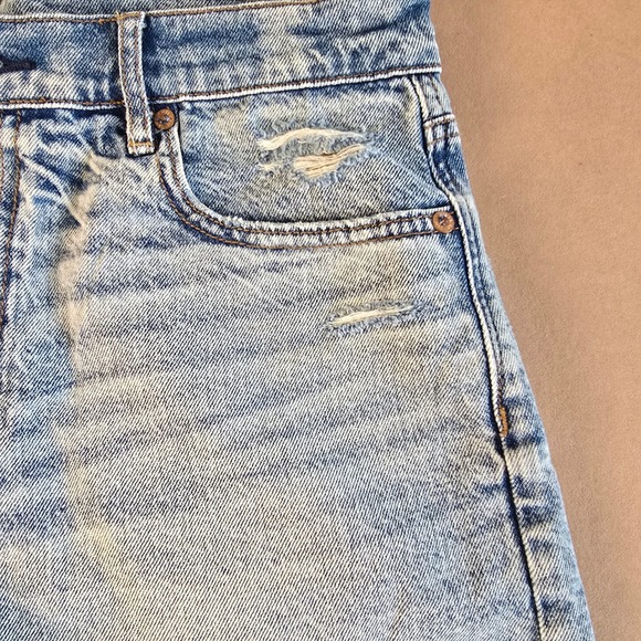American Eagle Strigid High Rise Distressed Denim Shorts Light Wash Blue Size 6 - Picture 10 of 16